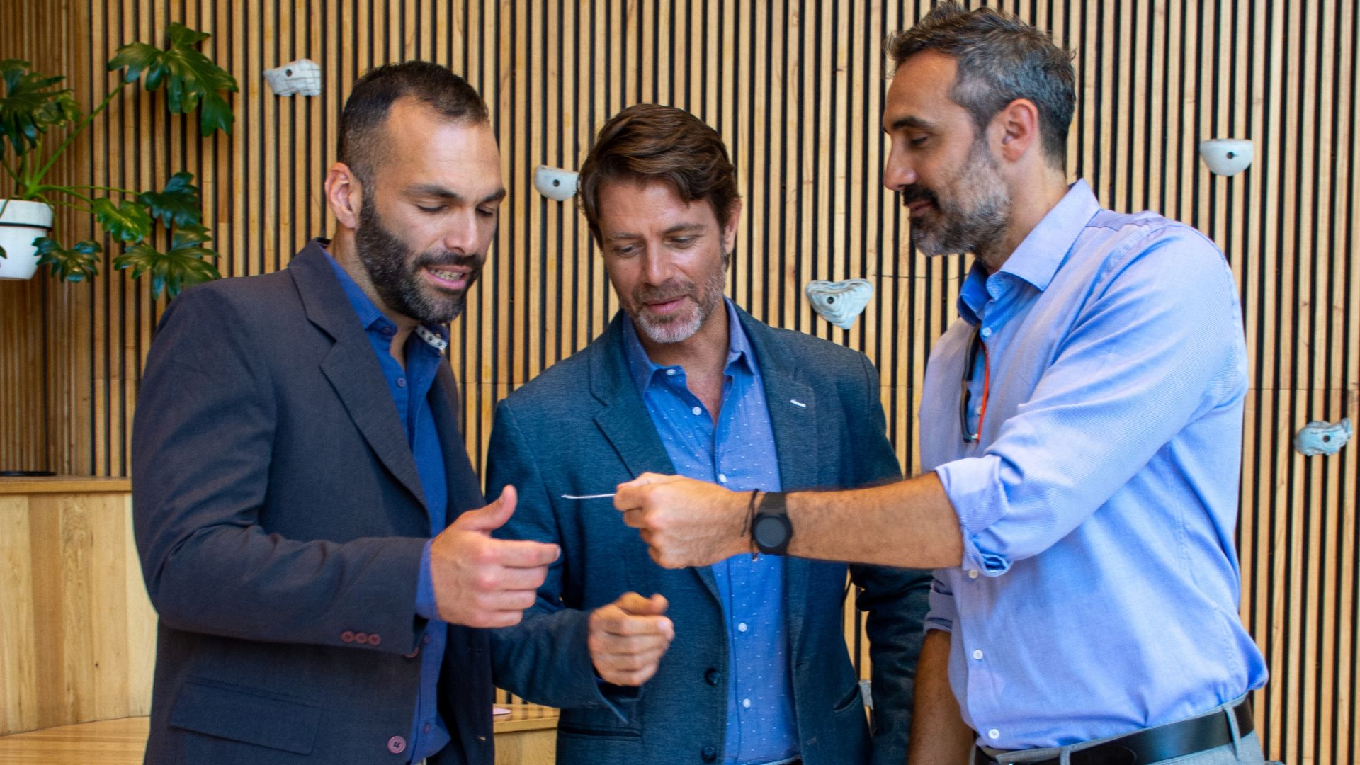 People swapping business cards, networking, Cocktail Creative, Brand Boosting